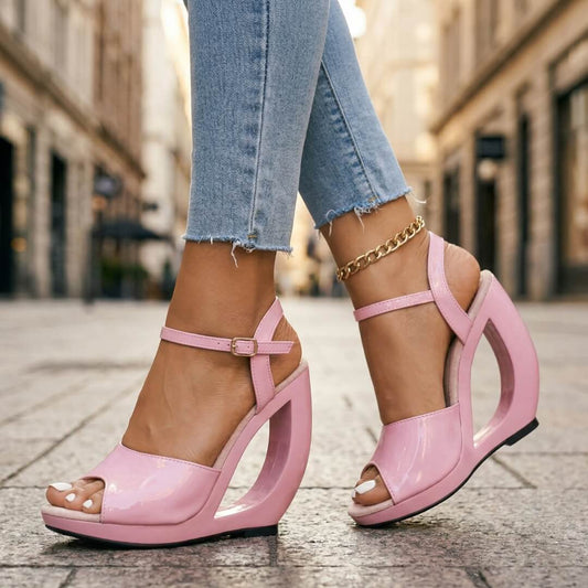 Arabelle skulpterade sandaler
