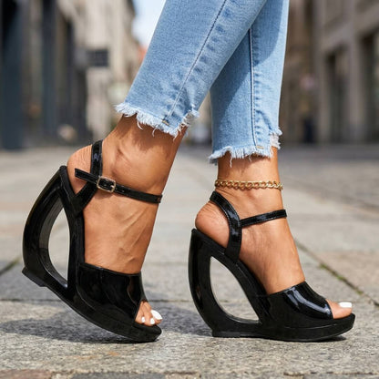 Arabelle skulpterade sandaler