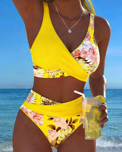 Jolina | Bikini med kontrasterande blomsterprint