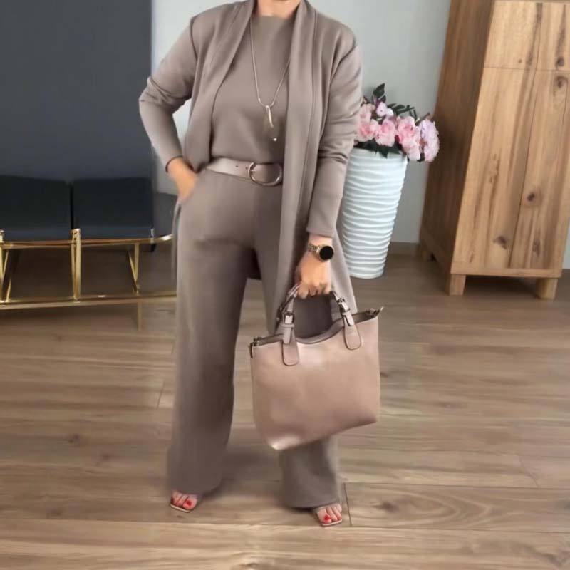 Elegant 3-delars set som inkluderar lång cardigan, topp och byxor